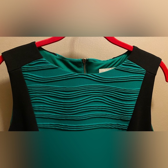 ☘️ Dana Buchman green and black dress. Lined and very well made. - Picture 11 of 13